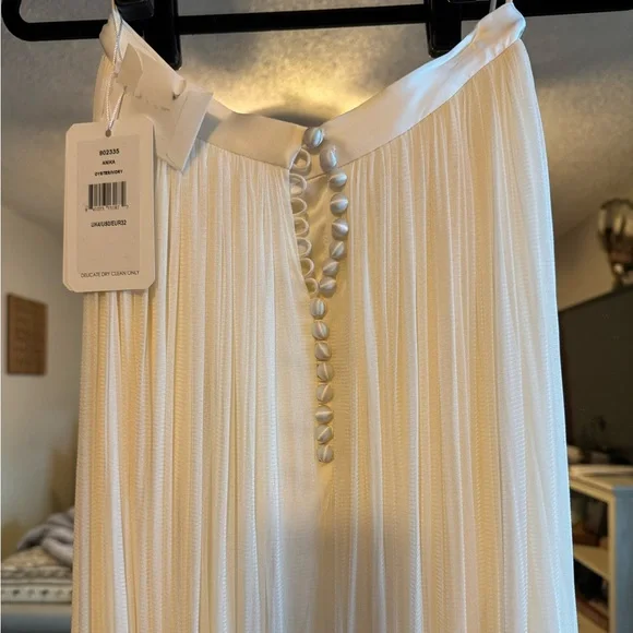 Catherine Deane Anika Skirt. NWT. Size US 0. Color oyster/ivory. Wedding
